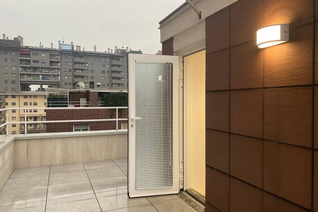 Attico Milano-Bicocca Apartment Bagian luar foto
